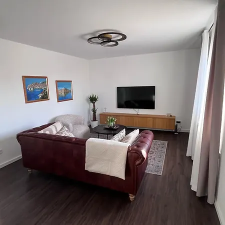 3 - Neu Renoviert Apartment *