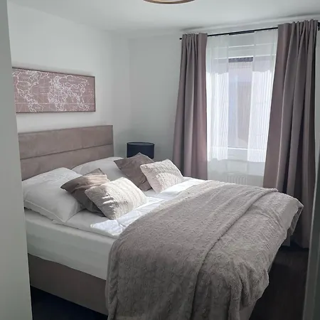 3 - Neu Renoviert Apartment *